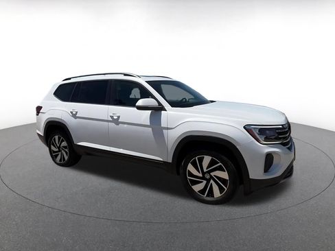 Used 2026 Volkswagen Atlas SE AWD/4WD image 2
