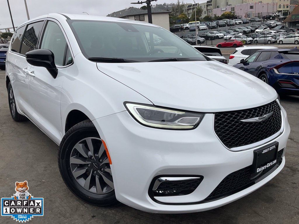 Used 2024 Chrysler Pacifica Limited FWD image 1