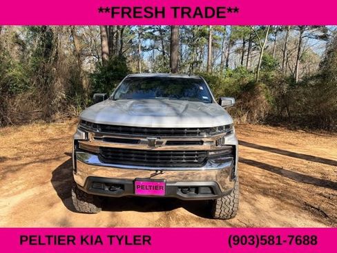 Used 2020 Chevrolet Silverado 1500 LT w/ Trailering Package image 2