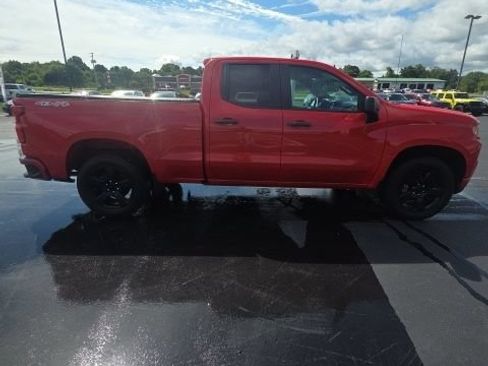 Used 2020 Chevrolet Silverado 1500 Custom w/ Custom Value Package AWD/4WD image 4