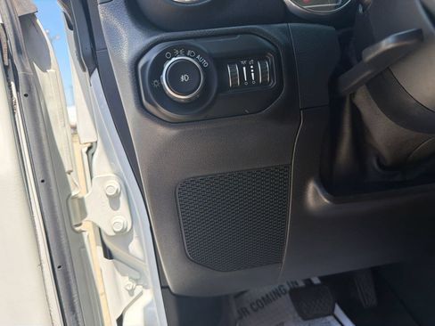 Used 2018 Jeep Wrangler Unlimited Sahara AWD/4WD image 19