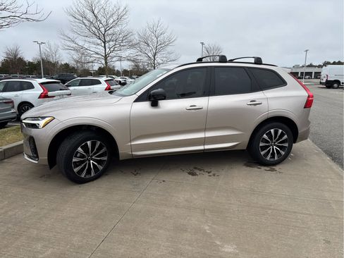 Used 2024 Volvo XC60 B5 Core w/ Climate Package image 24