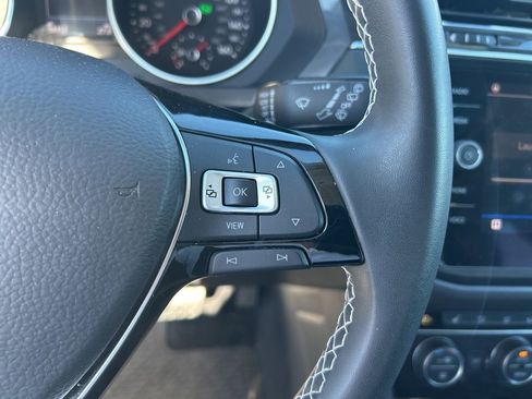 Used 2021 Volkswagen Tiguan SE w/ Panoramic Sunroof Package image 20