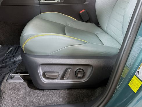 Used 2025 Toyota 4Runner Trailhunter image 18