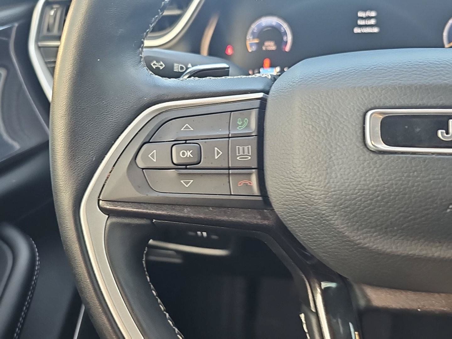 Used 2022 Jeep Grand Cherokee Altitude AWD/4WD image 19