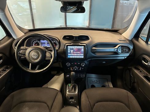 Used 2018 Jeep Renegade Altitude w/ UConnect 8.4 Nav Group AWD/4WD image 9