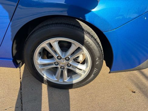 Used 2018 Chevrolet Cruze LT w/ Sun And Sound Package image 9