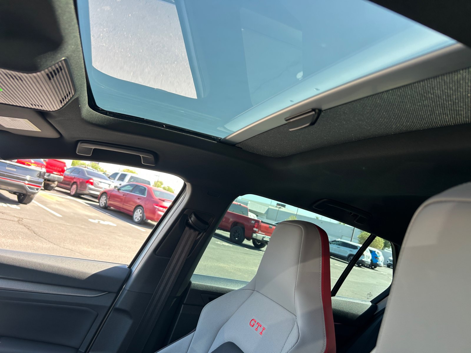 New 2026 Volkswagen GTI SE FWD image 32