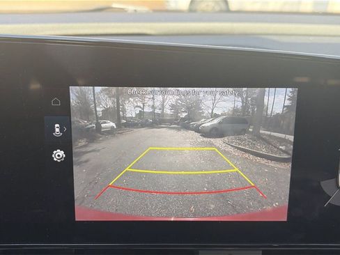 Used 2023 Hyundai Elantra Limited image 12