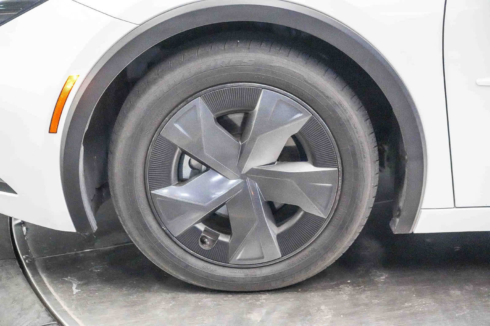 Used 2024 Toyota Prius LE FWD image 9