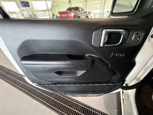 Used 2021 Jeep Gladiator Willys image 21