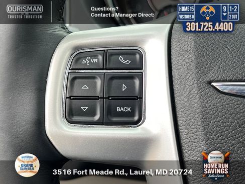 Used 2016 Chrysler Town & Country Touring-L FWD image 23
