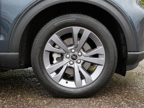 Certified 2022 Ford Explorer XLT w/ Equipment Group 202A image 7