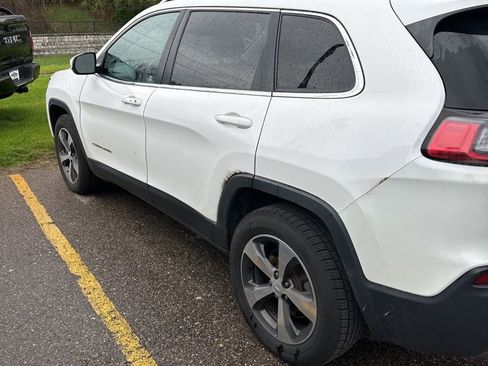 Used 2019 Jeep Cherokee Limited AWD/4WD image 2