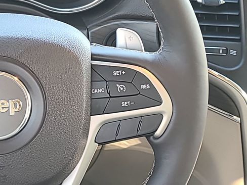 Used 2017 Jeep Grand Cherokee Overland image 26