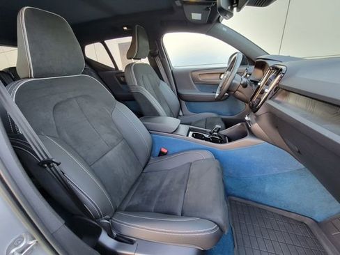Used 2023 Volvo XC40 Recharge Ultimate image 21