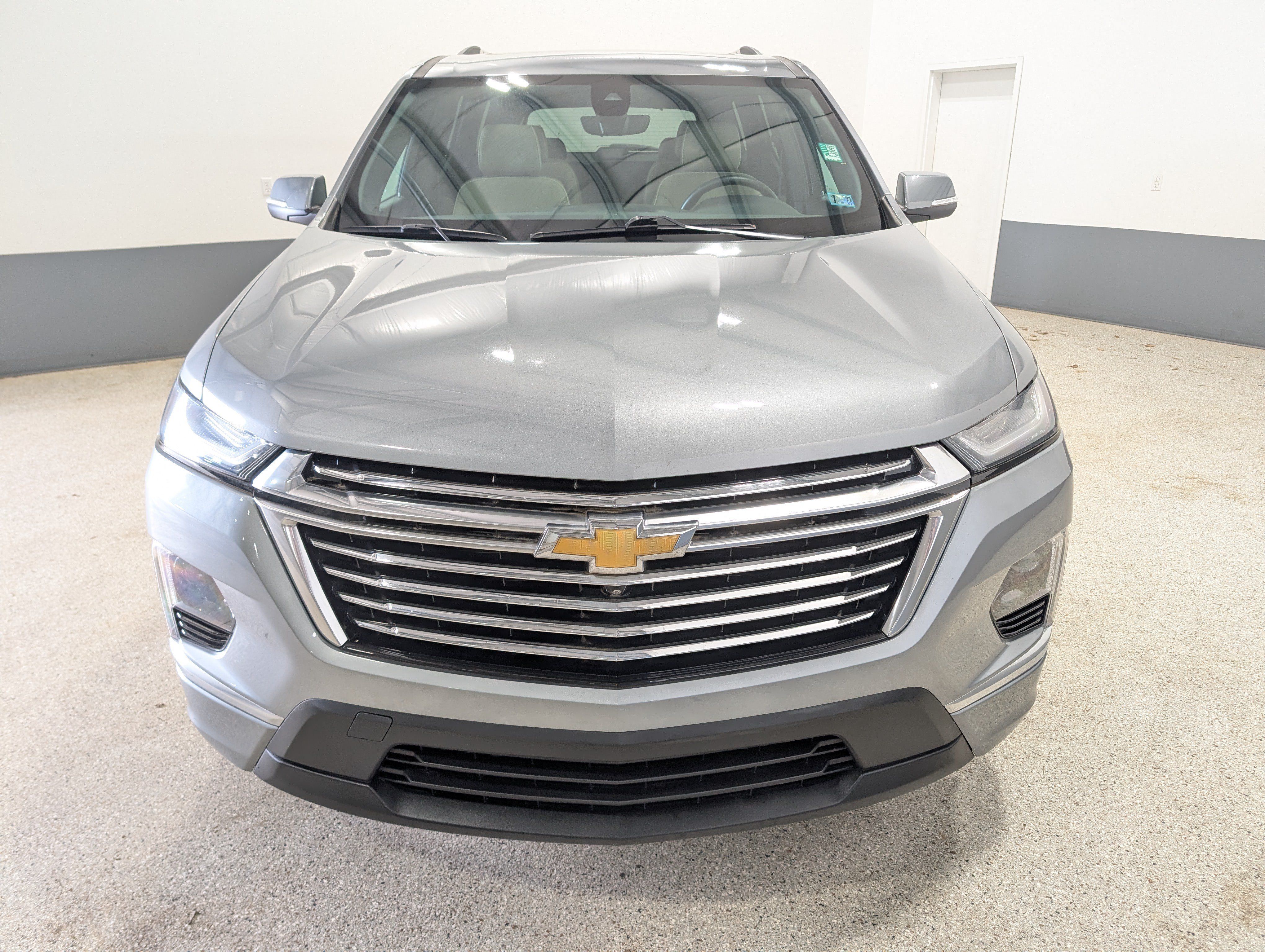 Used 2023 Chevrolet Traverse Premier FWD image 8