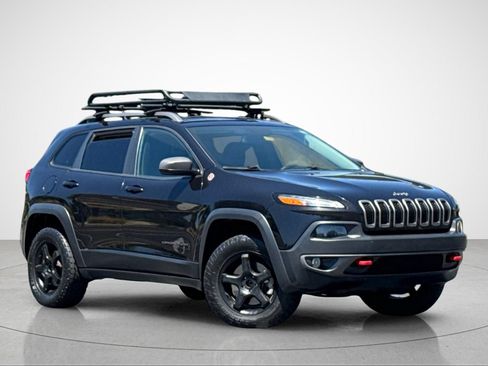 Used 2015 Jeep Cherokee Trailhawk AWD/4WD image 2