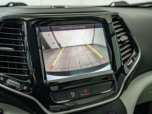 Used 2019 Jeep Cherokee Limited FWD image 25