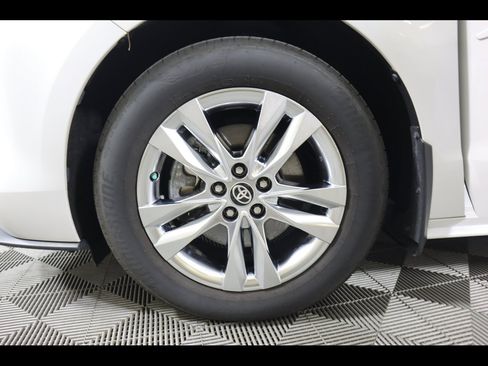 Used 2024 Toyota Sienna XLE w/ XLE Plus Package AWD/4WD image 29