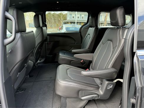 New 2026 Chrysler Voyager LX image 25