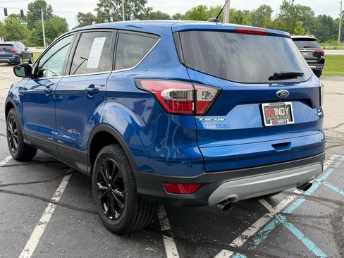 Used 2017 Ford Escape SE AWD/4WD image 2