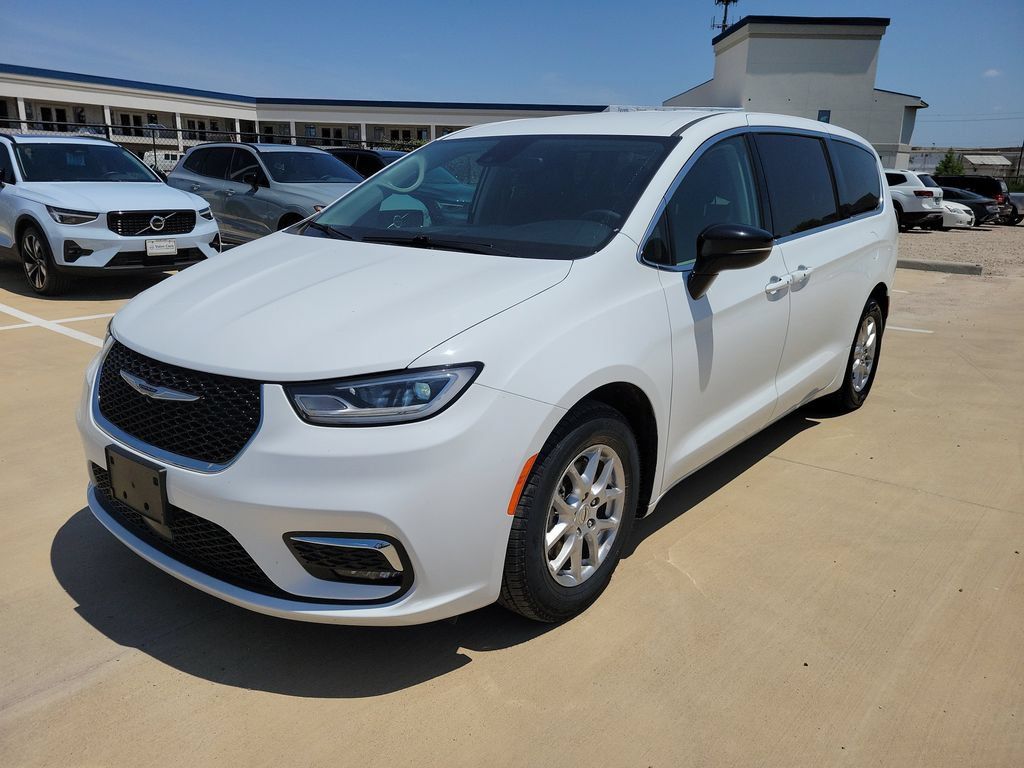 Used 2024 Chrysler Pacifica Touring-L FWD image 32