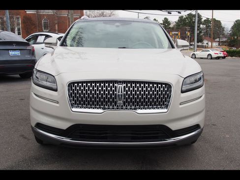 Used 2021 Lincoln Nautilus Reserve w/ Equipment Group 201A image 8