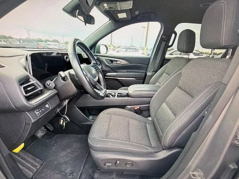 Used 2024 Chevrolet Traverse LT FWD image 6