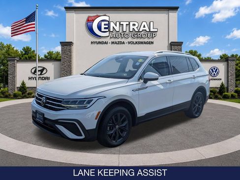 Certified 2024 Volkswagen Tiguan SE AWD/4WD image 3