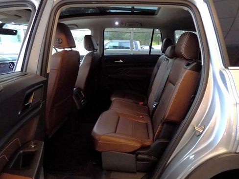 Used 2023 Volkswagen Atlas SE w/ Panoramic Sunroof Package image 28