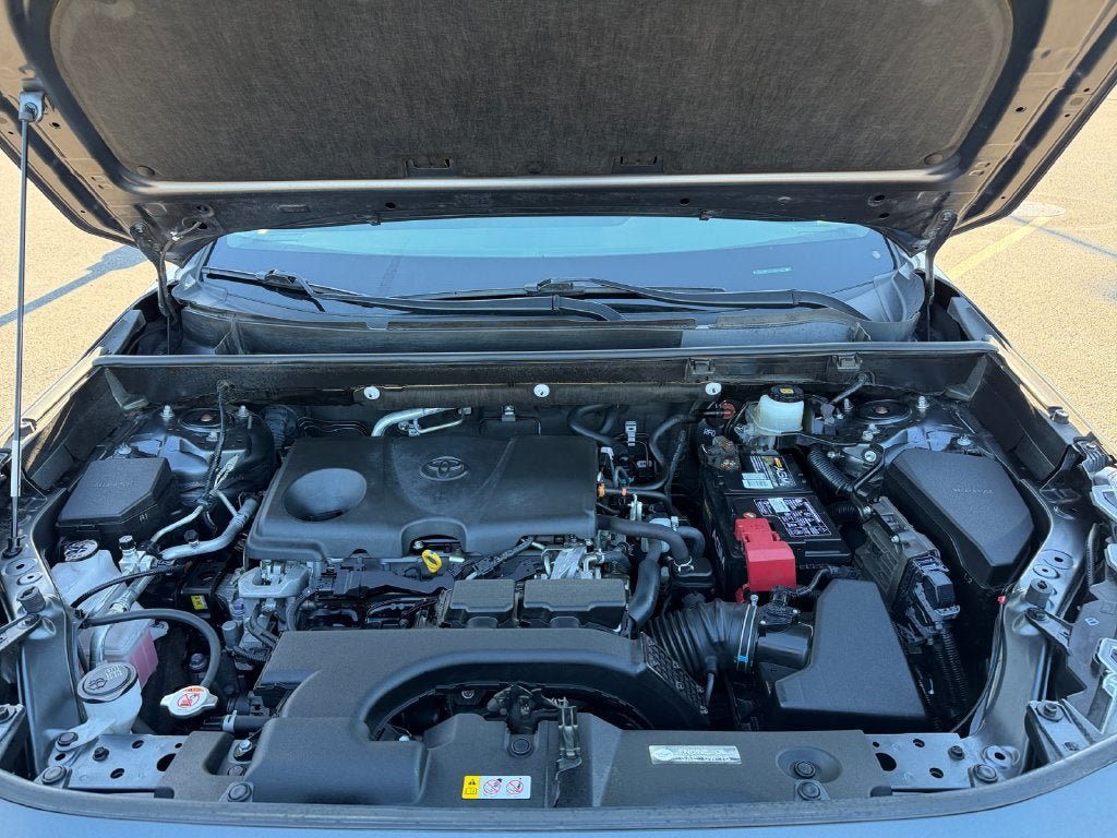 Used 2020 Toyota RAV4 XLE Premium AWD/4WD image 30