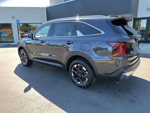 New 2026 Kia Sorento S image 8
