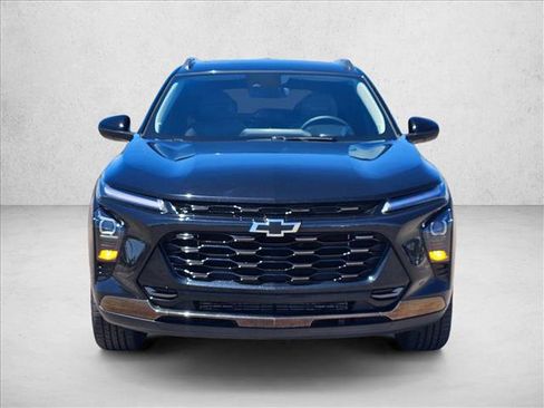 Used 2024 Chevrolet Trax ACTIV w/ Sunroof Package FWD image 2