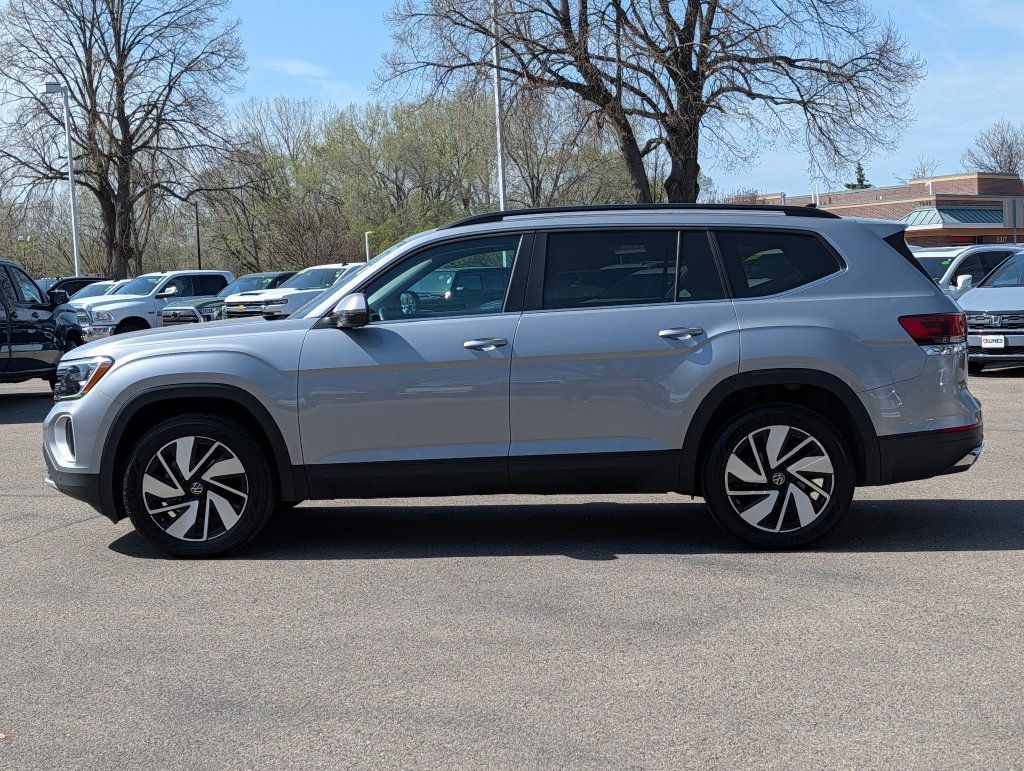 Used 2025 Volkswagen Atlas SE AWD/4WD image 7