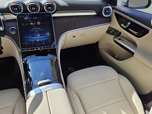 New 2026 Mercedes-Benz GLC 300 image 13