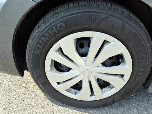 Used 2025 Nissan Versa S w/ Trunk Package image 4