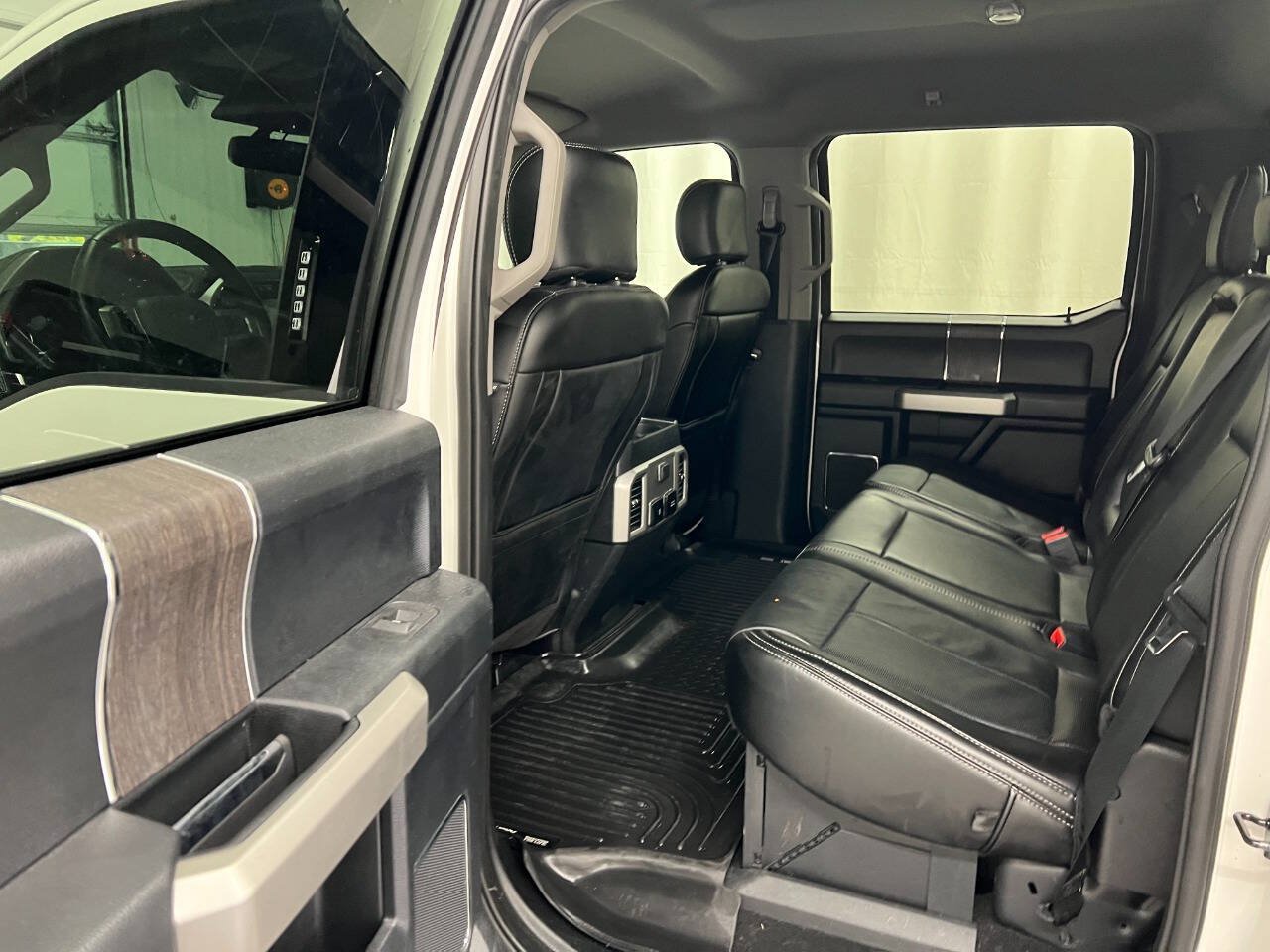Used 2020 Ford F350 Lariat w/ Chrome Package AWD/4WD image 9