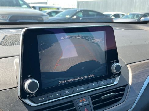 Used 2025 Nissan Altima 2.5 SV image 24