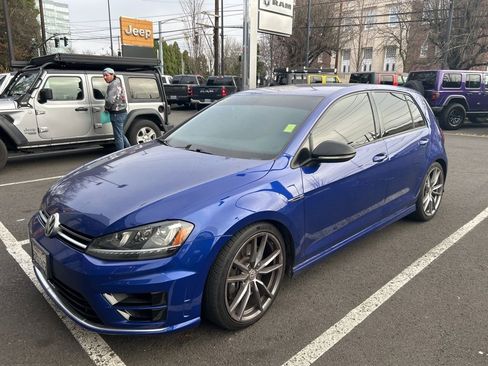 Used 2017 Volkswagen Golf R 4-Door image 2