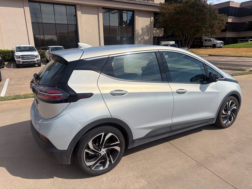Used 2022 Chevrolet Bolt LT w/ Infotainment Package FWD image 13