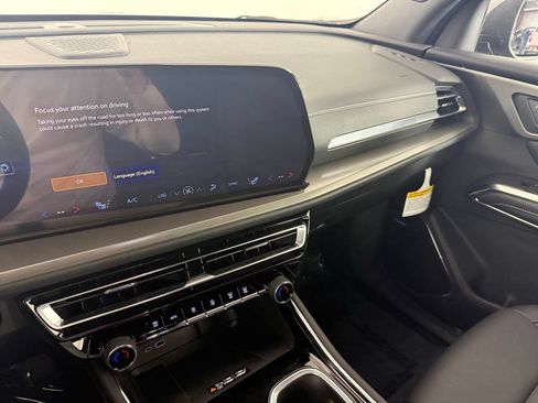 New 2025 Chevrolet Traverse LT w/ Enhanced Driving Package FWD image 25
