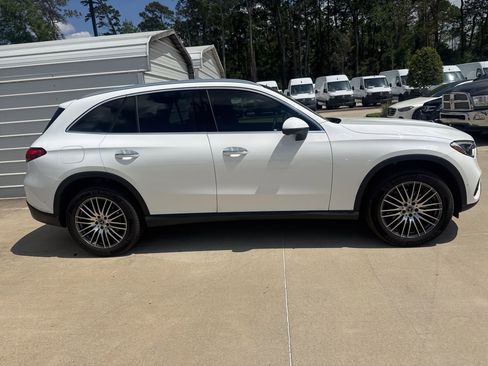 Used 2024 Mercedes-Benz GLC 300 image 3