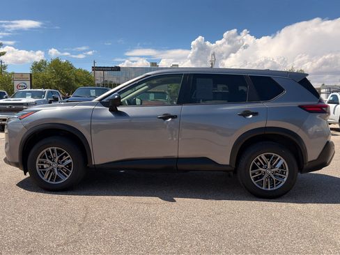 Used 2021 Nissan Rogue S AWD/4WD image 2