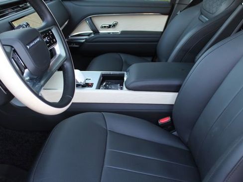 Used 2025 Land Rover Range Rover SV image 22