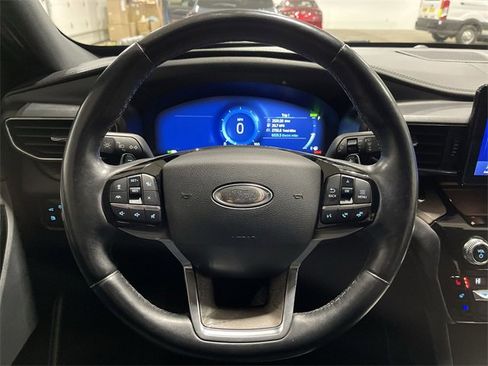 Used 2021 Ford Explorer Platinum image 15