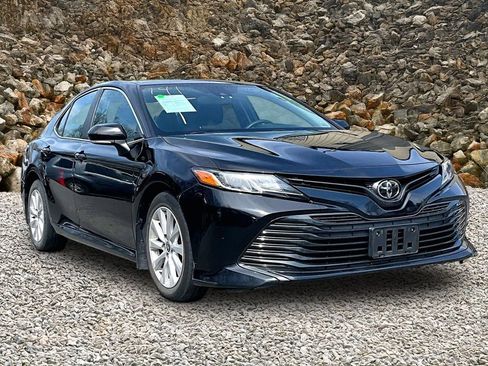 Used 2020 Toyota Camry LE w/ Convenience Package image 10