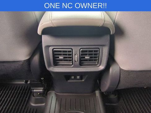 Used 2022 Toyota Venza LE image 27