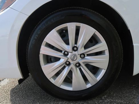 Used 2025 Nissan Sentra S FWD image 50