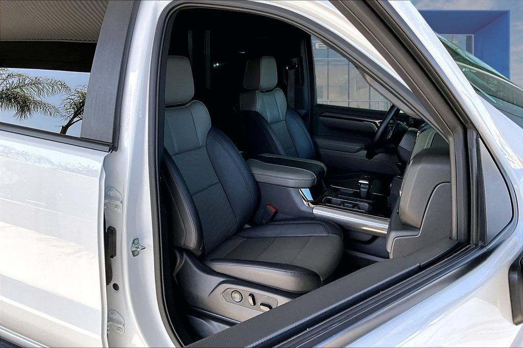 Used 2023 Chevrolet Silverado 1500 ZR2 w/ Technology Package AWD/4WD image 17